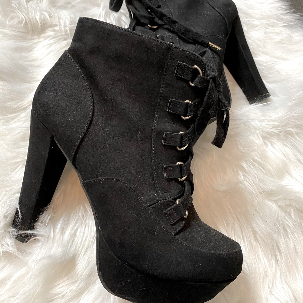 Black heeled boots